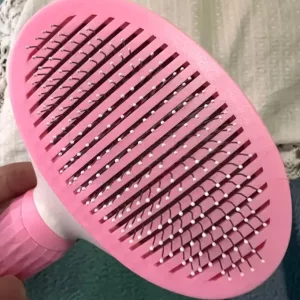 Brosse d'élimination de poils de chien auto-nettoyante reçue du client T***r.