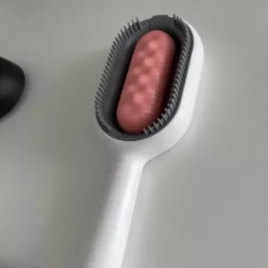 Brosse de suppression des poils de chien avec réservoir d'eau reçue du client P**e.