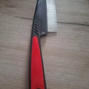 Peigne anti-puces et brosse de mue reçus du client C***c.