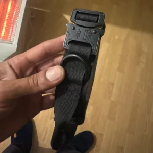 Reçu le collier tactique pour chien avec boucle en métal de la part du client A****e.