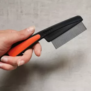 Peigne anti-puces et brosse de mue reçu du client Q***a.