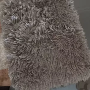 Reçu le lit pour chien en peluche super doux du client A****i.