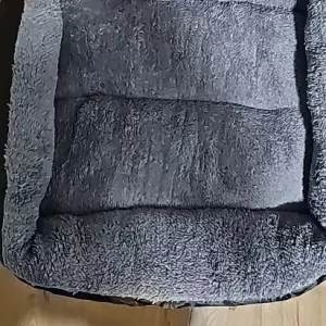Lit pour chien lavable en peluche reçu du client S***a.