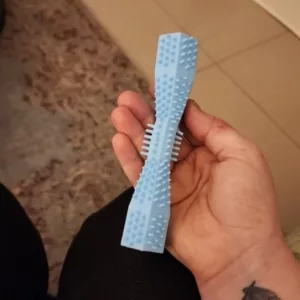 Jouet à mâcher pour nettoyer les dents du chien reçu de la cliente K***a.