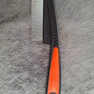 Peigne anti-puces et brosse de mue reçus du client H****l.
